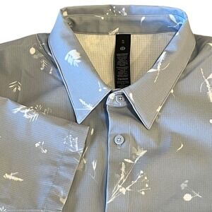 Lululemon PERFORMANCE Airing Easy Short Sleeve Shirt Mens XL Grey Floral Stretch